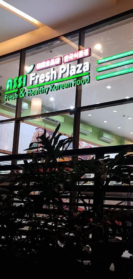 Cozyvilla At 81 Newport Blvd Walk To Naia T3 Marriott & Resorts World Casino & Newport Mall For 5 Pax Free Parking!!!! Pasay Exteriér fotografie